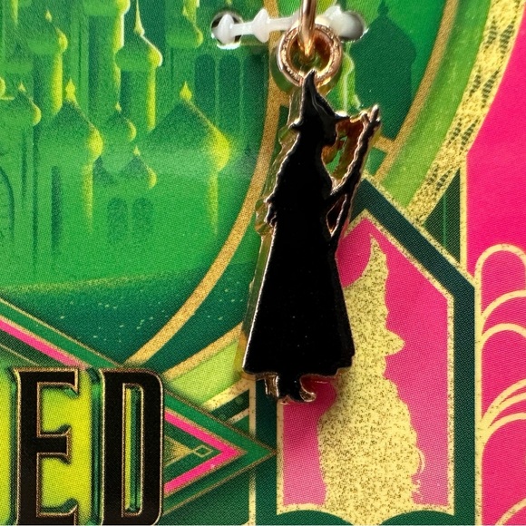 💚🩷Wicked Glinda Elphaba BFF necklace set NWT - Picture 7 of 14